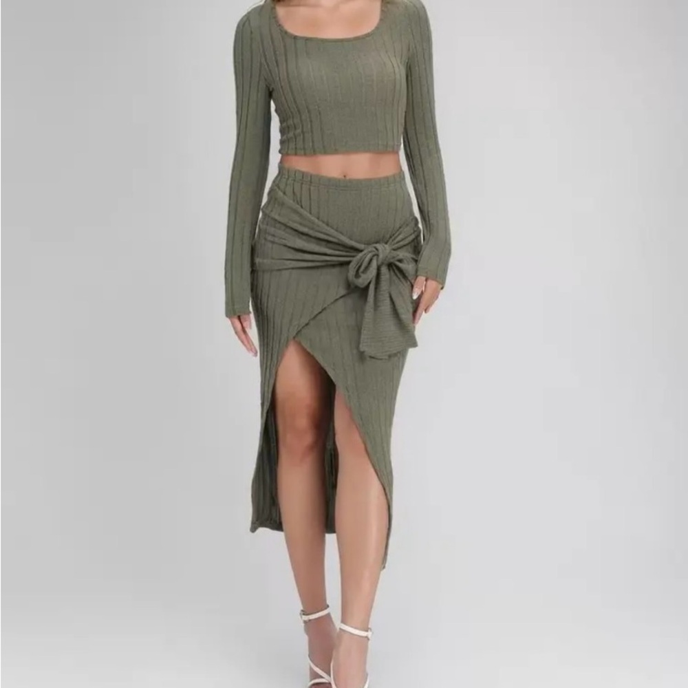 GREEN OUTFIT